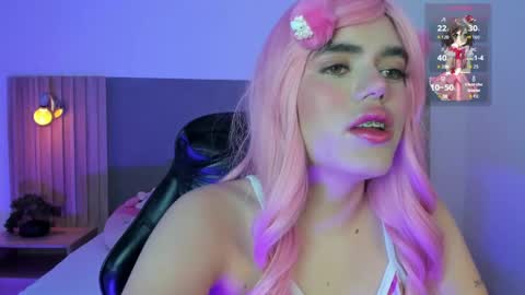 Snapshot of loly_berry chatting on May 20, 2026, 2:07 am L O L Y online show from May 20, 2026, 2:07 am