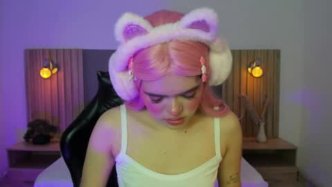 Snapshot of loly_berry chatting on May 22, 2026, 2:30 am L O L Y online show from May 22, 2026, 2:30 am