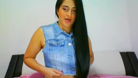 estehfania online show from February 8, 2025, 7:05 pm