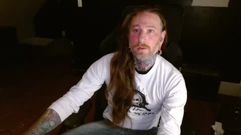 Snapshot of longhair021 chatting on December 17, 2024, 2:01 am longhair online show from December 17, 2024, 2:01 am