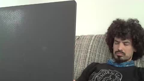 Snapshot of longnight5 chatting on December 14, 2024, 1:05 pm Alejandro Rulitos Twitter longnight55 Intagram 5longnight5 online show from December 14, 2024, 1:05 pm