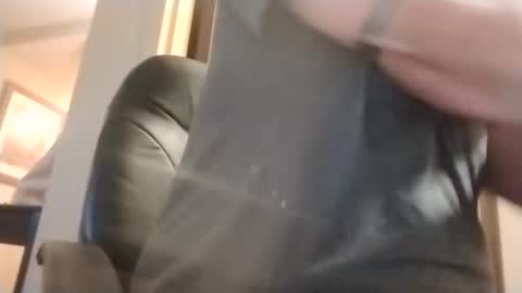 longrusty30 online show from April 19, 2026, 6:13 am