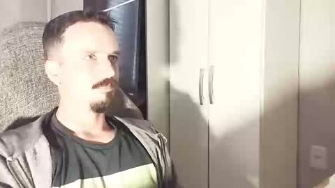 Snapshot of lookaz4010 chatting on October 7, 2025, 1:52 pm Lucas online show from October 7, 2025, 1:52 pm