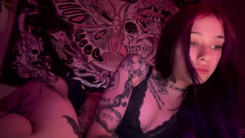 Snapshot of lookingforlona chatting on September 10, 2025, 4:07 pm lookingforlona online show from September 10, 2025, 4:07 pm