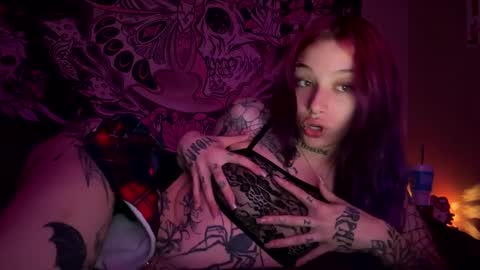 Snapshot of lookingforlona chatting on September 23, 2025, 4:04 am lookingforlona online show from September 23, 2025, 4:04 am