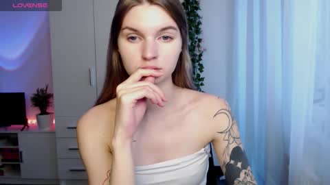 Snapshot of lookluna chatting on November 21, 2025, 9:08 am Luna online show from November 21, 2025, 9:08 am