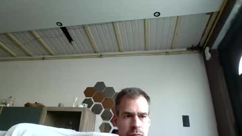 loonelyy online show from May 27, 2026, 4:04 pm