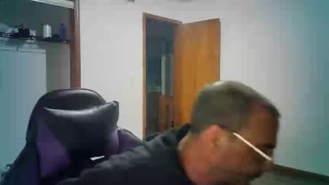 loquitis6969952430 online show from November 17, 2025, 7:30 pm