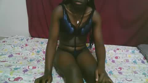 lora_amor online show from October 29, 2025, 6:37 am