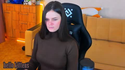 Lora Cain online show from December 16, 2024, 3:22 pm