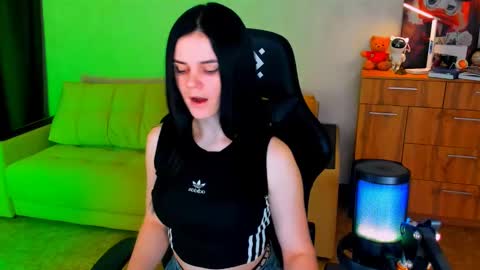 Lora Cain online show from February 11, 2025, 4:56 pm