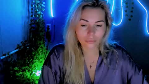 Lora online show from September 9, 2025, 2:11 am