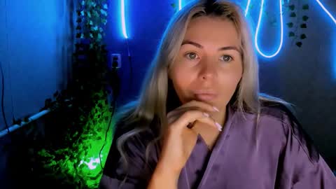 Lora online show from September 10, 2025, 2:22 am