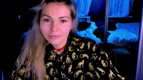 Lora online show from November 10, 2025, 2:10 am