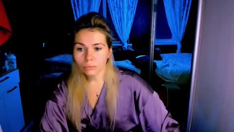 Lora online show from November 25, 2025, 2:44 am