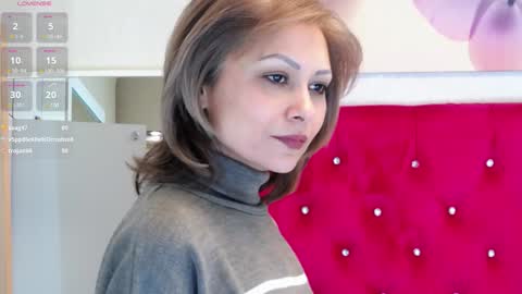 loradelniro1 online show from February 6, 2025, 7:40 pm