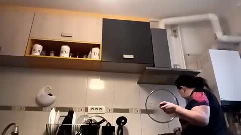 Lora online show from January 5, 2025, 1:58 pm