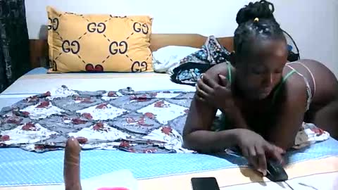 Snapshot of loreencutie chatting on November 17, 2025, 6:57 pm loreen online show from November 17, 2025, 6:57 pm