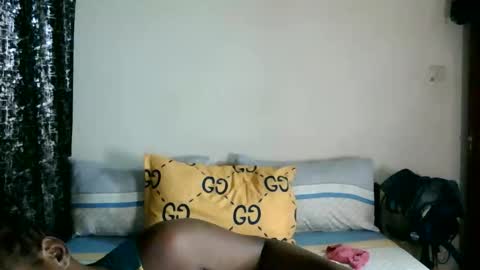 Snapshot of loreencutie chatting on November 24, 2025, 7:02 pm loreen online show from November 24, 2025, 7:02 pm