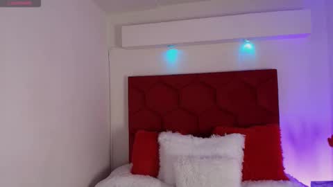 LORELI online show from September 17, 2025, 3:19 am