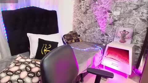 Loren online show from March 20, 2026, 8:25 pm