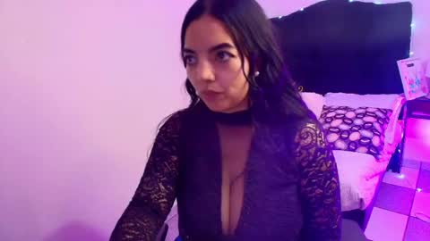 Loren online show from May 24, 2026, 1:21 am