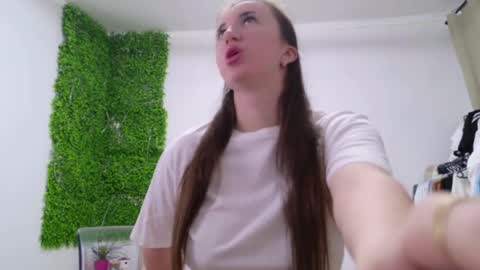 Snapshot of lorennameliyy chatting on February 17, 2025, 8:04 pm Amelia online show from February 17, 2025, 8:04 pm