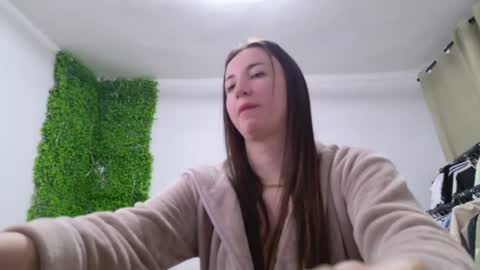Snapshot of lorennameliyy chatting on February 21, 2025, 8:05 pm Amelia online show from February 21, 2025, 8:05 pm