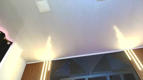  L O R E N Z O  Thumbs Up help  online show from February 12, 2026, 5:30 pm