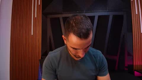  L O R E N Z O  Thumbs Up help  online show from February 16, 2026, 5:20 pm