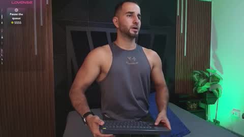  L O R E N Z O  Thumbs Up help  online show from March 14, 2026, 5:40 pm