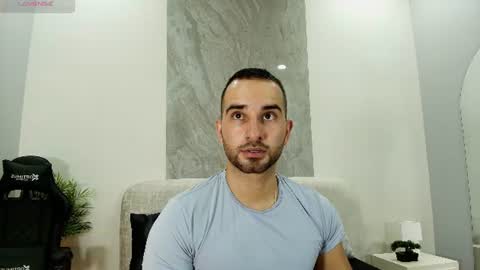 Snapshot of lorenzo_walker_ chatting on July 6, 2026, 5:37 pm L O R E N Z O Thumbs Up help online show from July 6, 2026, 5:37 pm
