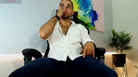 Snapshot of lorenzo_walker_ chatting on July 8, 2026, 6:12 pm L O R E N Z O Thumbs Up help online show from July 8, 2026, 6:12 pm