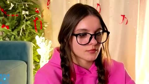 Chloe for Fan BlackHole online show from December 18, 2025, 6:03 pm