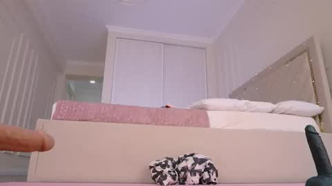 Snapshot of lori_leen chatting on September 10, 2025, 6:57 am Leyla online show from September 10, 2025, 6:57 am