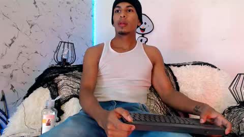 Snapshot of lorian_vikel chatting on October 5, 2025, 9:45 pm Lorian Vikel online show from October 5, 2025, 9:45 pm