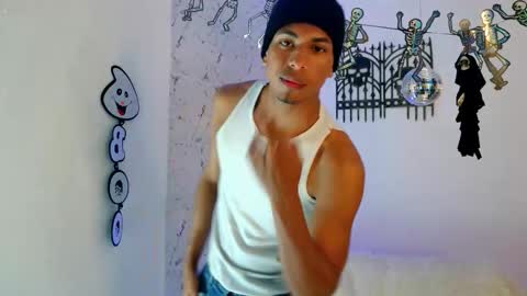 Snapshot of lorian_vikel chatting on October 21, 2025, 9:59 pm Lorian Vikel online show from October 21, 2025, 9:59 pm