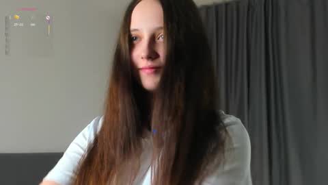 Mia online show from October 24, 2025, 1:18 pm