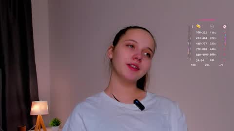 Mia online show from November 1, 2025, 1:02 pm