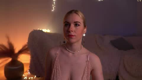 Lorrie online show from March 22, 2026, 10:51 am