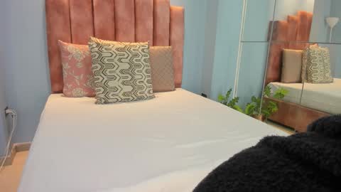  Lou Rosse  online show from November 14, 2025, 9:46 pm