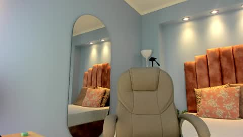 Snapshot of lou_rosse chatting on May 13, 2026, 8:06 pm Lou Rosse online show from May 13, 2026, 8:06 pm