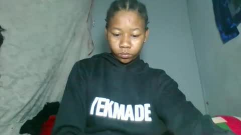 Snapshot of louane98 chatting on March 5, 2026, 2:51 am louane98 online show from March 5, 2026, 2:51 am