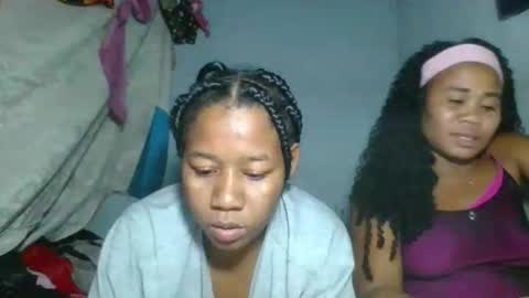 Snapshot of louane98 chatting on March 12, 2026, 8:04 pm louane98 online show from March 12, 2026, 8:04 pm