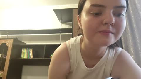 Snapshot of loudeguise chatting on June 24, 2026, 1:10 pm Esma online show from June 24, 2026, 1:10 pm