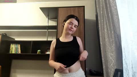 Snapshot of loudeguise chatting on June 25, 2026, 9:14 am Esma online show from June 25, 2026, 9:14 am