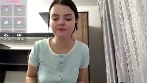 Snapshot of loudeguise chatting on July 25, 2026, 7:55 pm Esma online show from July 25, 2026, 7:55 pm