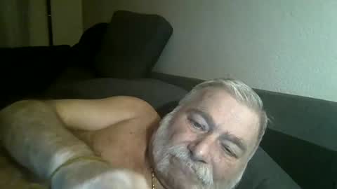 louis_chokdee online show from December 8, 2024, 7:11 pm