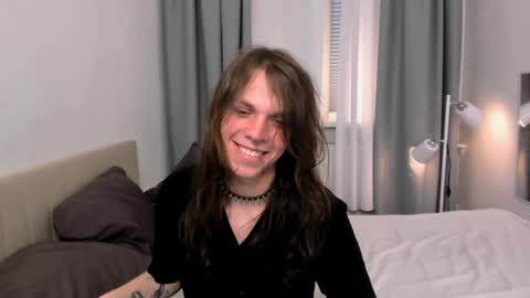 Snapshot of louis_hayes chatting on April 16, 2026, 4:30 pm louis online show from April 16, 2026, 4:30 pm