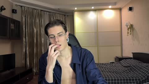 Snapshot of louis_preston chatting on January 4, 2025, 5:47 pm Mark online show from January 4, 2025, 5:47 pm